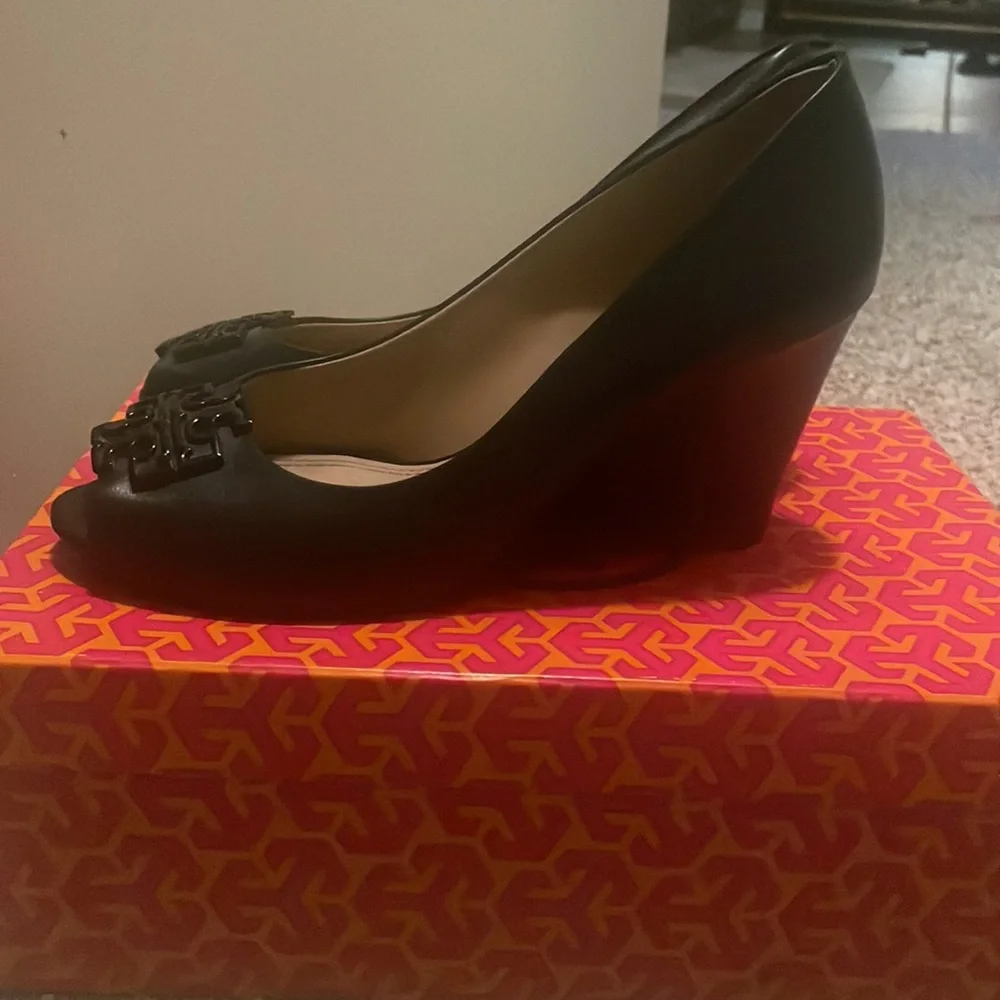 Tory Burch peep toed wedge - Melinda - Picture 6 of 6